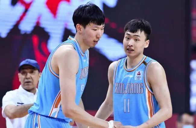 私奴跪着伺候主人vk
